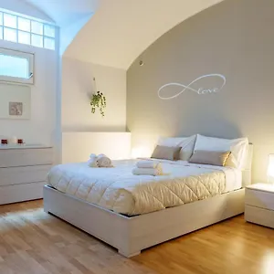 Centro Storico Duomo A 5 Minuti Wifi Netflix Apartamento