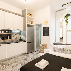 Tiny & Tidy In The Key Area Of Apartamento