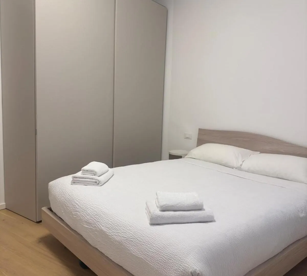 Porta Romana - Luminoso Bilocale Milán Apartmán